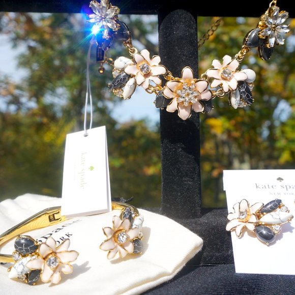 Kate Spade ♤ 'Glossy Petals' Jewelry Set - Picture 3 of 11